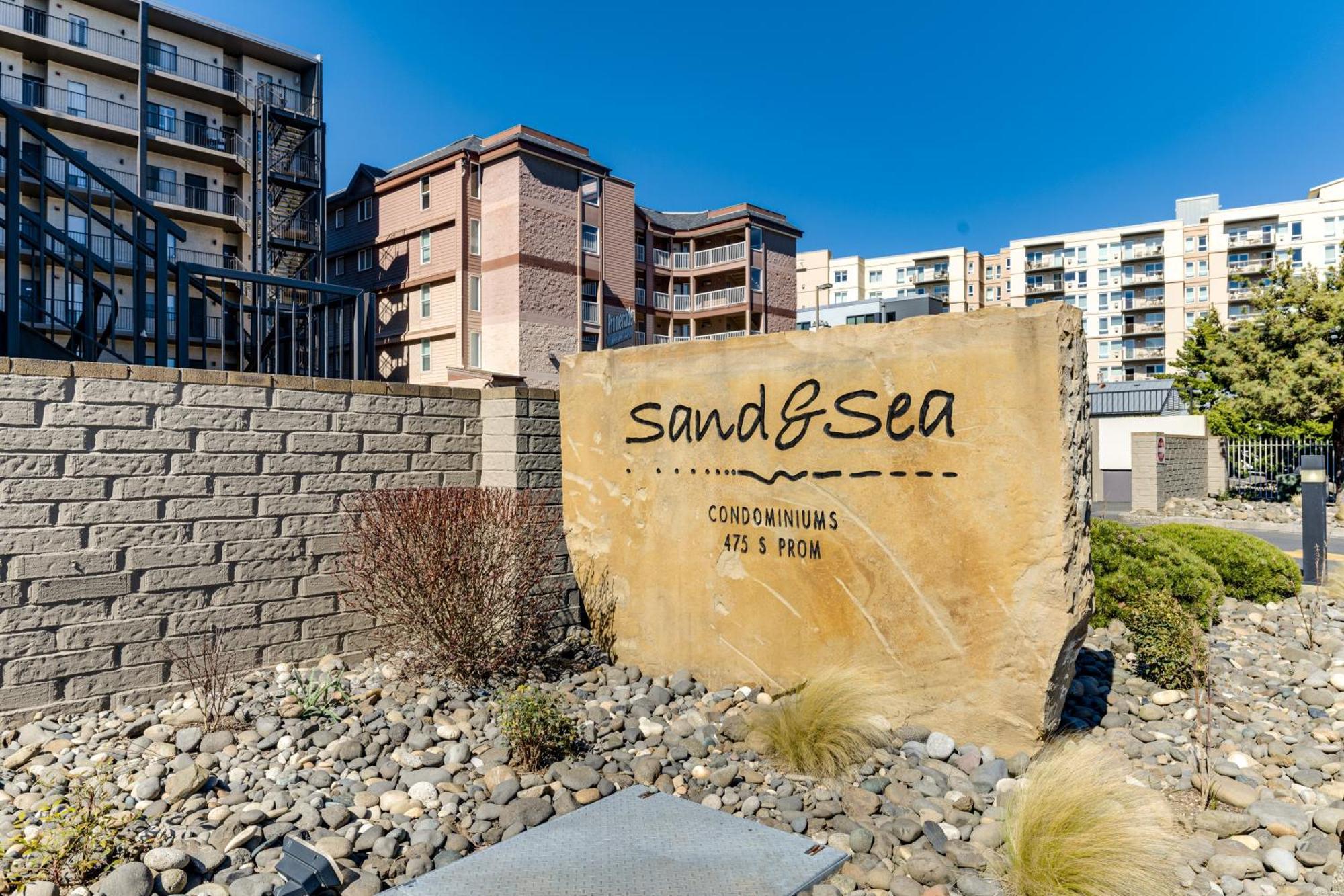 Sand & Sea: Pacific View Seaside Exterior photo